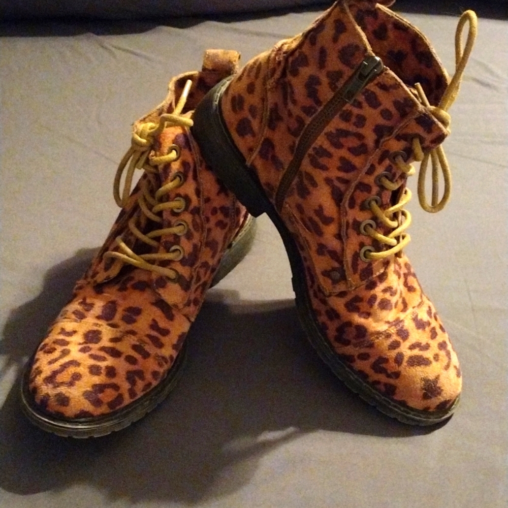 Billabong Willow Way Leopard Print Size 8 Us - image 1